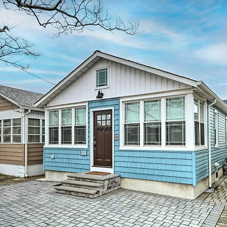 Beach Retreat With Bbq, Patio And Outdoor Shower! Villa